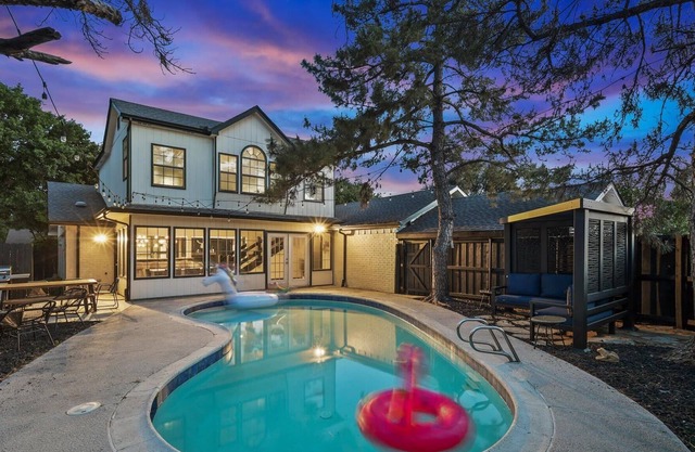 Carrollton Beautiful House with Pool