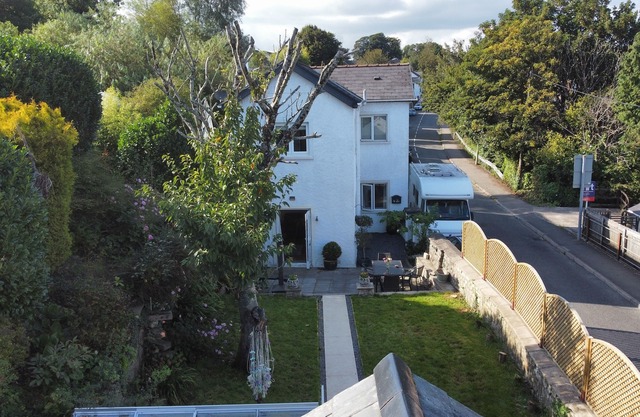 Cartref,1860's Family homenOverlooks Bridgend, Newcastle Castle, Pet Friendly.