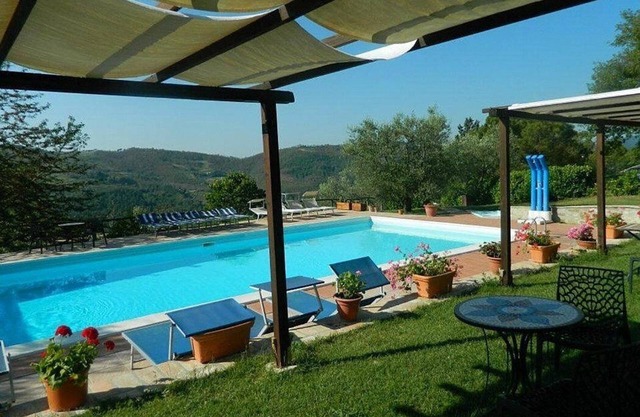 Casa Brina I: A characteristic and welcoming apartment that is part of an ancient country house surrounded by the greenery, with Free WI-FI.