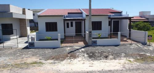 Casa 70mt2 Mobiliada Centro Gaivota 400mt do Mar Wifi TV Smart