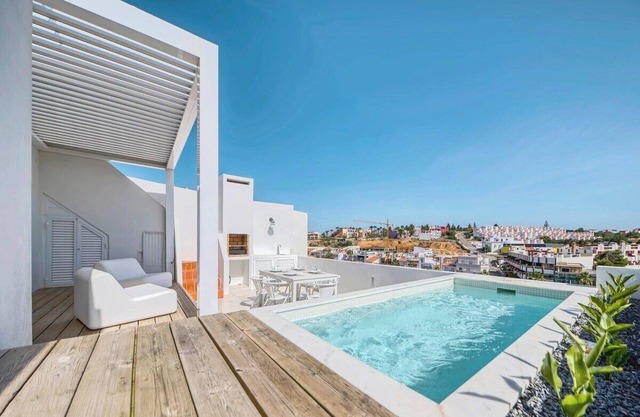 Casa Alba - Luxury townhouse in Ferragudo with plunge pool