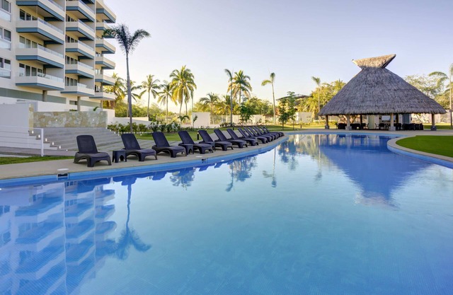 Casa Azul New 2BR, Deluxe Apt w/Great Views, Pool & Jacuzzi