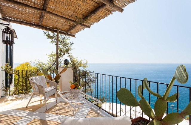 Casa Bellevue, with sea view and terrace