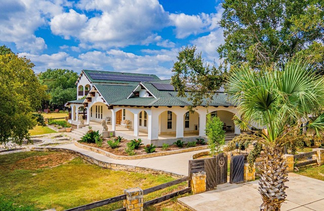 Casa Blanca Main House, By River, 10 Beds, Patio, Grills, Group-Friendly