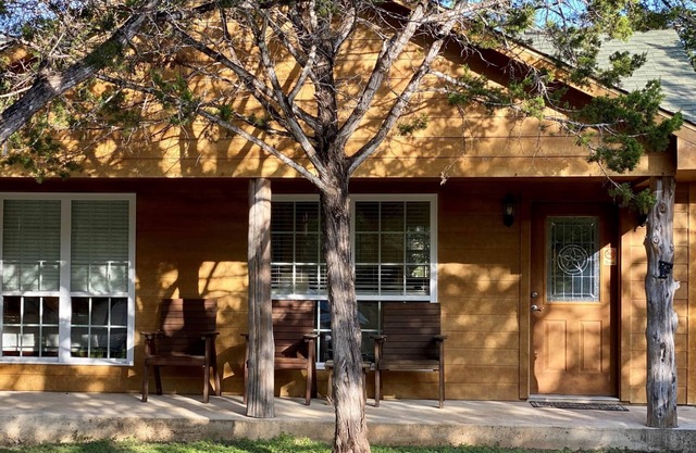 Casa Cabin B, 1BR/1BA, Sleeps 4, Porch, Gas Grill, Firepit
