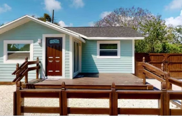 Casa Chiquita in St Pete. 8 minutes from beach and Downtown. Boat parking.