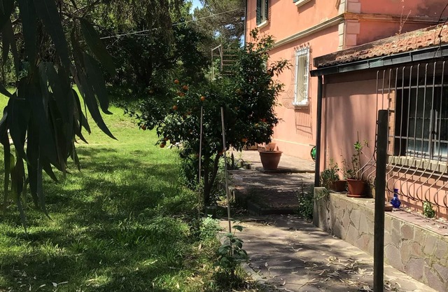 Casa Colonica Immersa nel Verde Delle Colline Livornesi, a 10 min dal Mare
