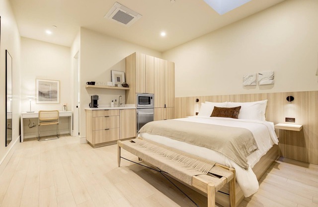 Casa De La Vina Unit 8 - Boutique Suites