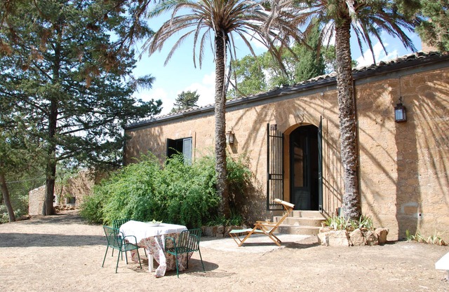 Casa del Luppolo, in the Sicilian countryside, close to the most interesting