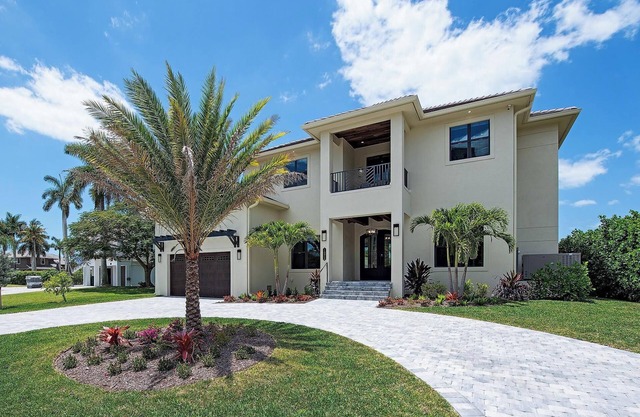CASA DEL MAR - Walk to Snook Inn and the Marco River Marina!