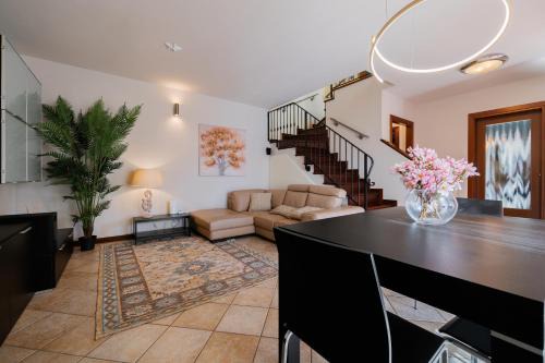 Casa di Iaio - 90 m2 apt with Free Wi-Fi, Netflix, Home Cinema & Parking