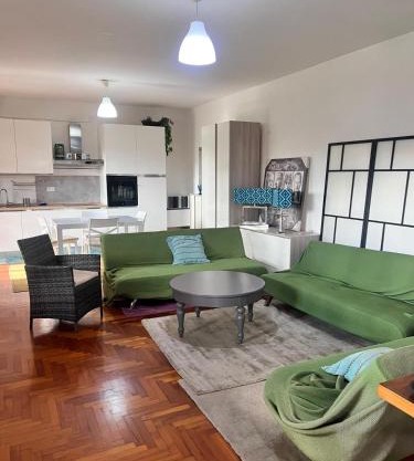 Casa di Zoe apartment - Punto di sosta x bikes auto e moto a 20 minuti dall'autostrada - parcheggio privato - giardino con barbecue -