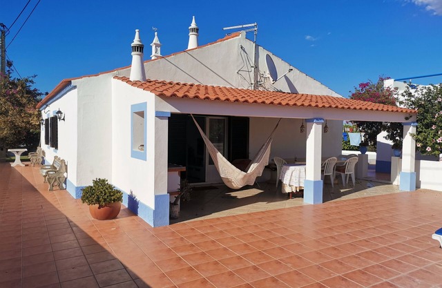 CASA DOS AVOS, Stylish vacation home in a nature reserve near the beach with pool