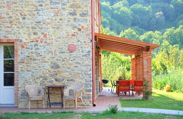 Casa Formentale: a cozy apartment in Tuscany farmhouse surrounded by olive trees