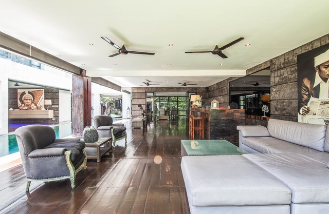 CASA HANNAH 5 BR CENTER OF SEMINYAK