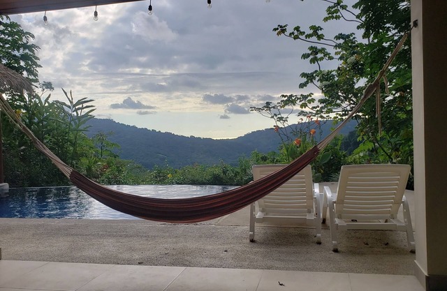 Casa Kendall Baru 18-Infinity Pool Ocean Breeze Jungle Vibes in an Epic Retreat