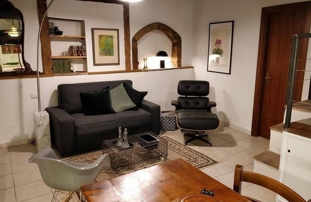 CASA MESSI IN VICOLO DELLA RIVOLTA 25 APT.5