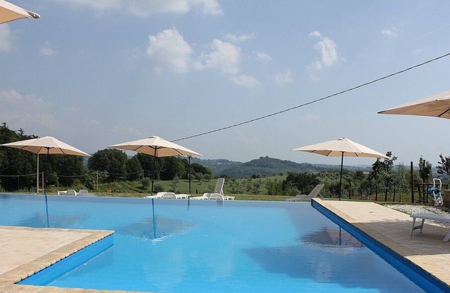 Casa Norberto E, fully refundable with voucher*: A graceful apartment surrounded by meadows and by green hills.