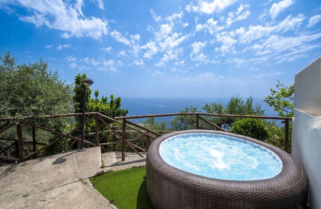 Casa Punta Paradiso - Romantic Seaside Retreat