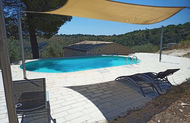 Casa Rustico - Detached country house with private pool in the Monti Iblea