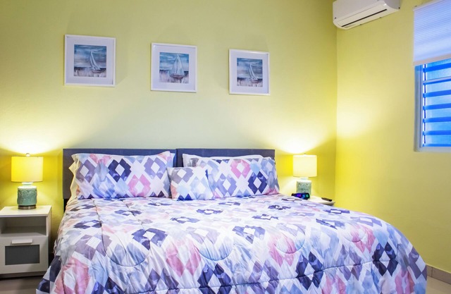 Casa Venus #3 - Charming apt w/king bed, patio - steps to Isla Verde beach