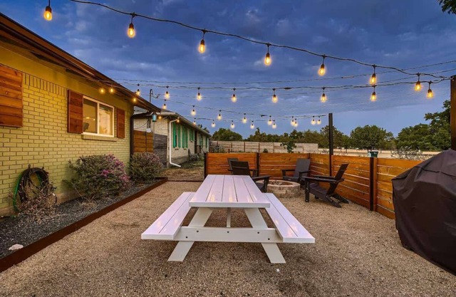Casa Verde. Mid-century Charmer in Old Town!