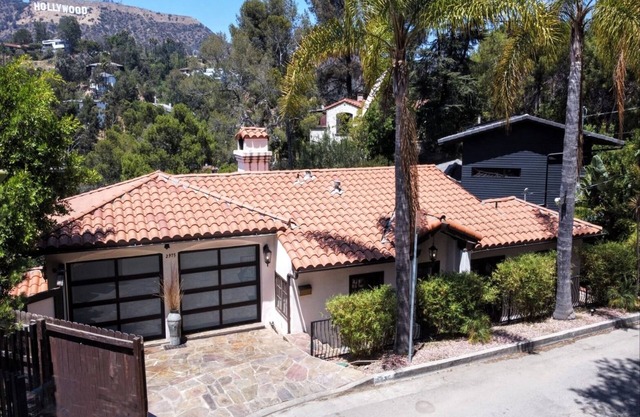Casa Vista! Stunning Direct Hollywood Sign Views!