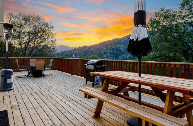 Casita 3 Rios Secluded Mountain Top Home Minutes to Sequoias & Kings Canyon