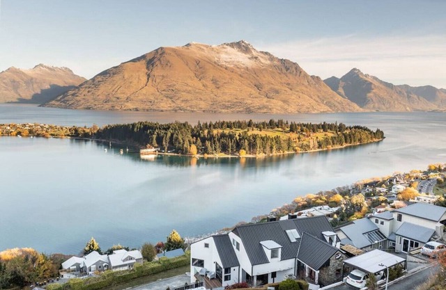 Castle Cliff Lodge | Spa Pool + Sauna | Games Room