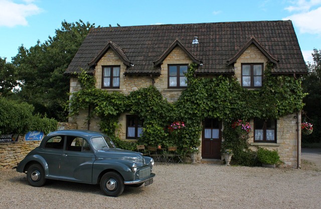 Castle Combe - the prettiest Cotswold village near Bath/6 bedrooms ensuite