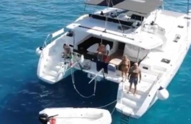 Catamaran mia