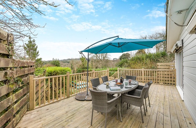 Catkins - Two Bedroom House, Sleeps 4