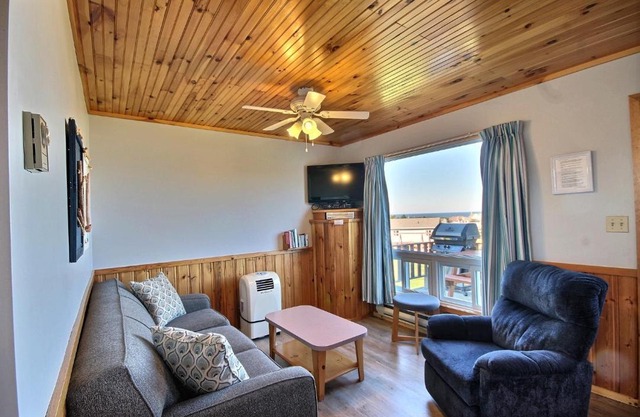 Cavendish Bosom Buddies Cottage Resort