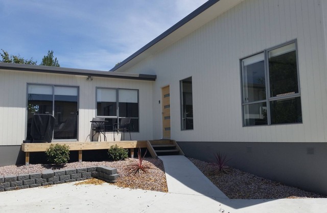 Cedar Cottages Blackmans Bay - Country suite