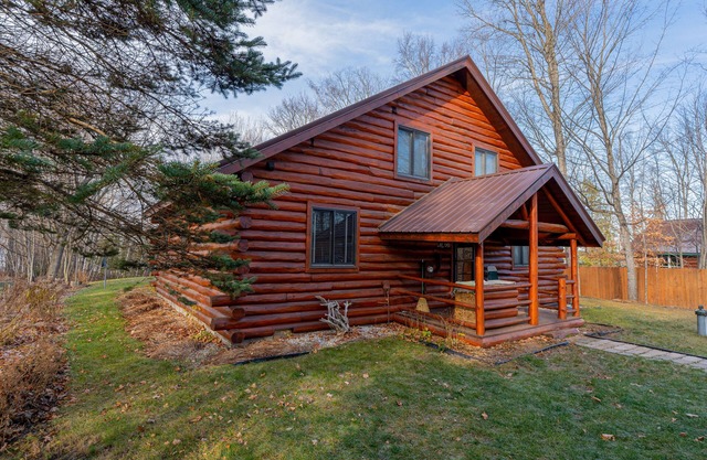 Cedars on South:Crisp Air and Stunning Views – Your Fall Escape!