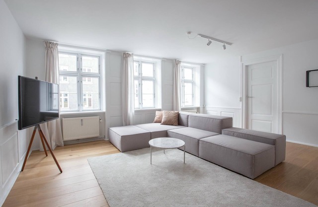 Central 2-BR apartment in the Inner city - 200