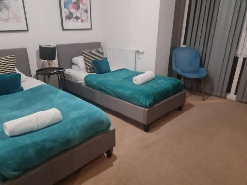 Central 4 Bedroom House with Parking