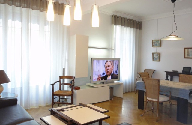 Central, 72 m2 air-conditioned, comfortable, parking - Ideal couple or family (4P)