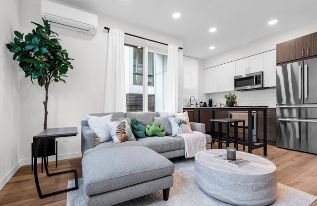 Central 99 Walk Score 2BR2BA Capitol Hill Seattle Townhome with AC & Roof Deck