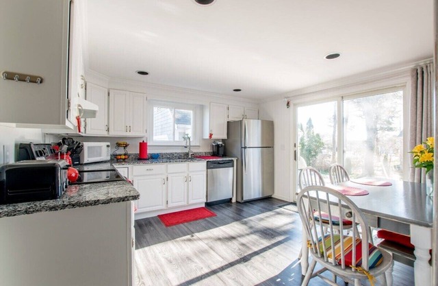 Central AC Close to Beach Dog Friendly!