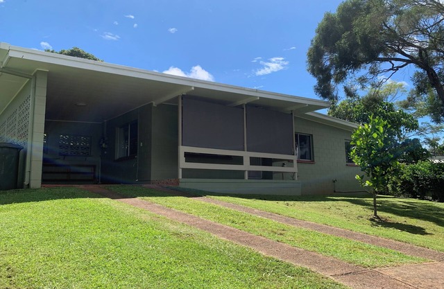 Central and Tidy 3 Bedroom house - Pet Friendly!