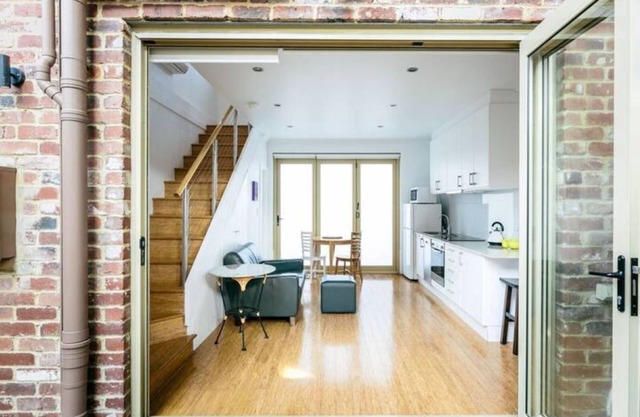 Central apartment with private courtyard, walk everywhere in Fremantle!