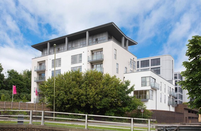 Central Basingstoke - Luxury 2 bedroom 2 bathroom apartment (double/double)