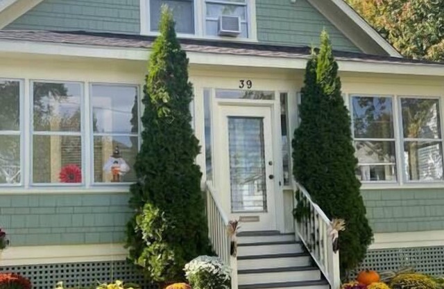 Central Berkshire Bungalow by Evergreen Home