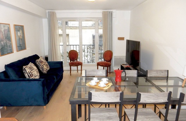 Central charming Apt South butte Montmartre up to 7 people
