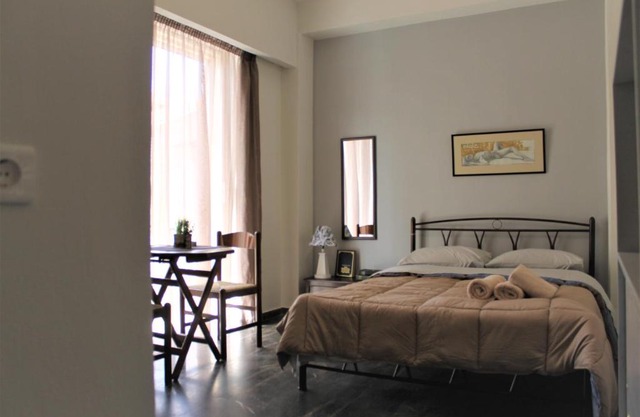 CENTRAL guest room