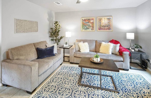 Central Modern Condo 2/2.5