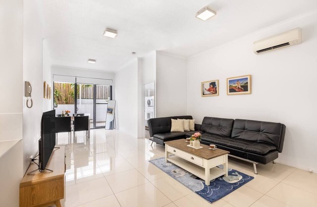 Central of Toowong! Neat Apt Near Station