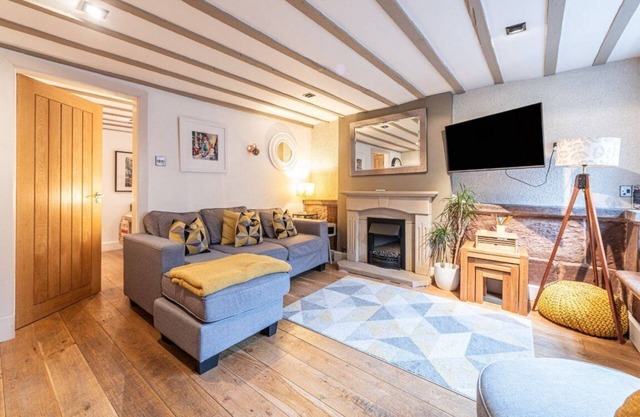 Central Two Bed Cottage on Watergate Street