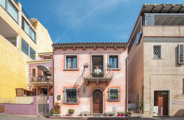 Centrally Located Holiday Home with Balcony and just a Few Meters from the Beach; Pets Allowed